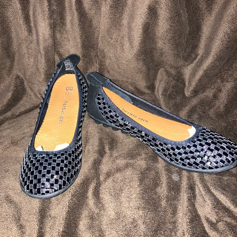 bernie mev. Black and sparkly  Gray Woven Flats